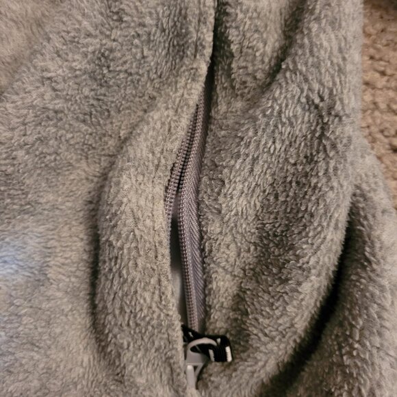 Light gray fleece jacket with slight imperfections on sleeves, size Small - Picture 5 of 5